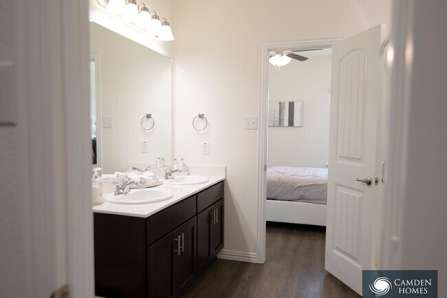 10112 Spice Lane, Dallas, TX 75217 photo 5