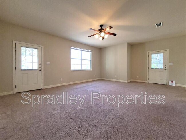 820 N Beal St Belton, TX 76513 photo 3