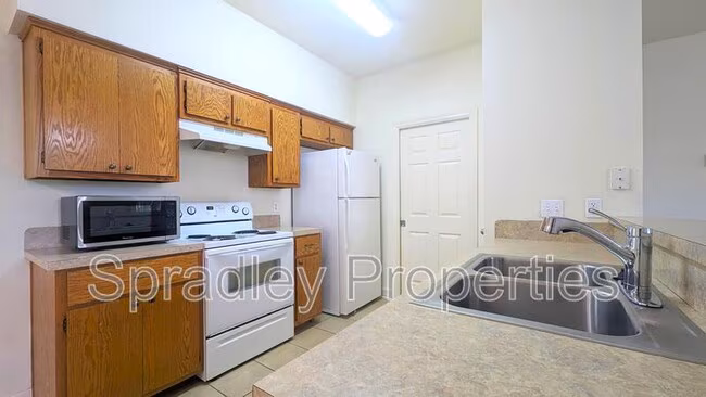 820 N Beal St Belton, TX 76513 photo 4