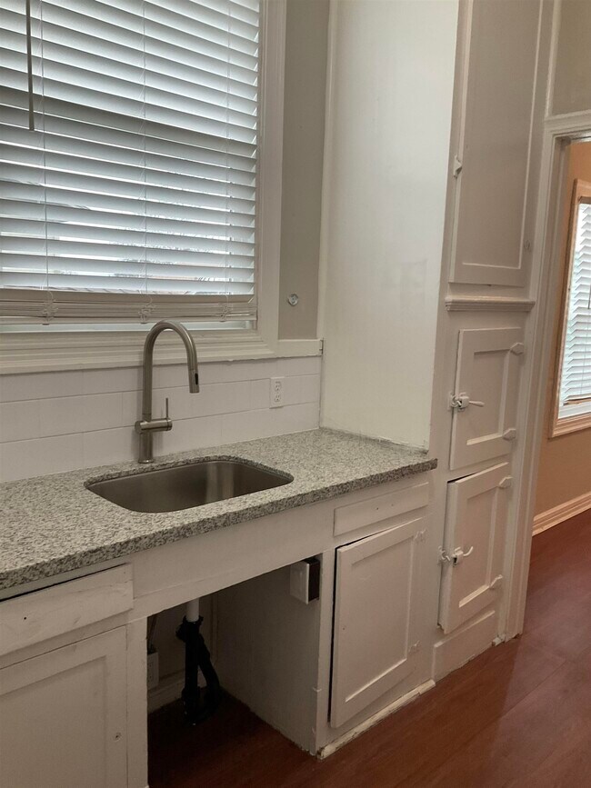 618 W 7th St Antioch, CA 94509 photo 2