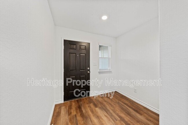 817 Heartseed Ave New Braunfels, TX 78130 photo 3