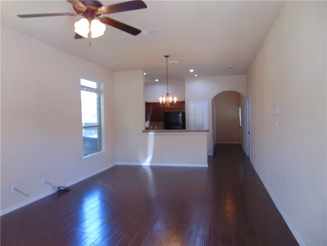 185 Creekside Villa Dr Kyle, TX 78640 photo 3