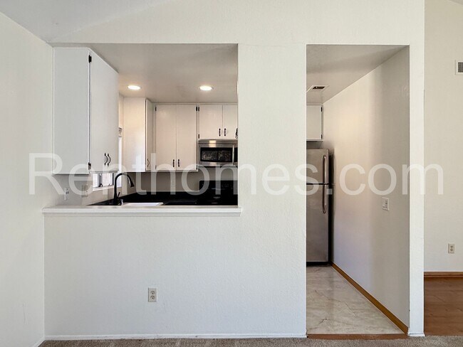 11263 Avenida De Los Lobos San Diego, CA 92127 photo 4