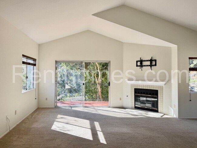 11263 Avenida De Los Lobos San Diego, CA 92127 photo 2