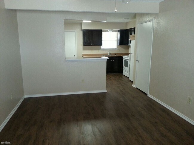 640 South Rogers Road, Irving, TX 75060 photo 2