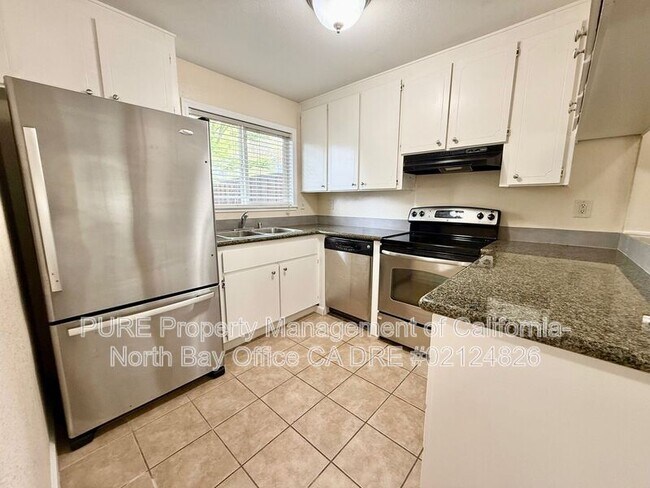 687 Racquet Club Cir Rohnert Park, CA 94928 photo 3
