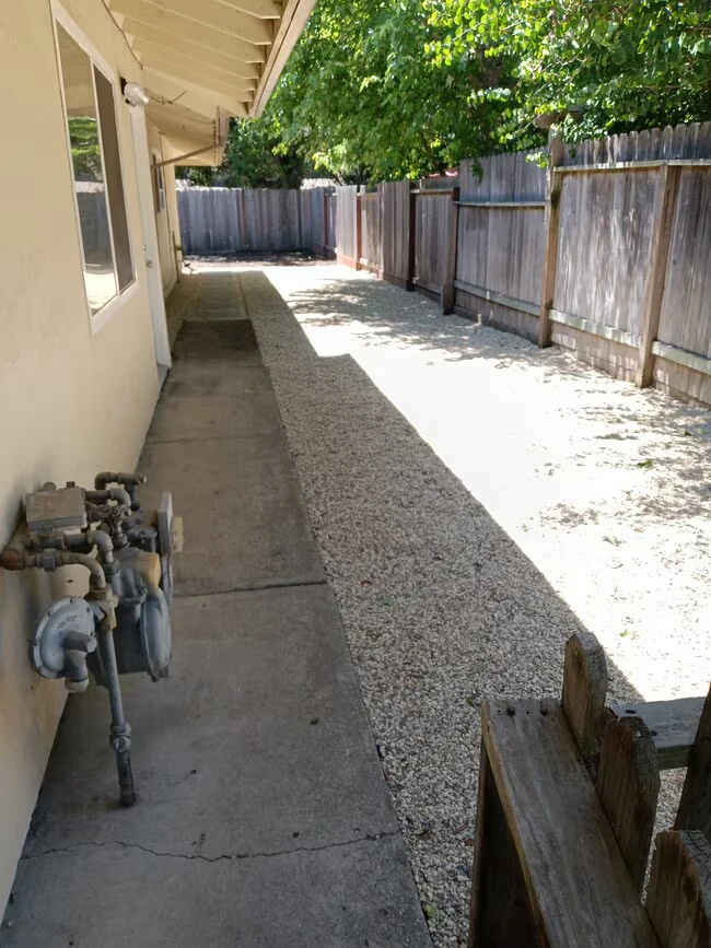 320 Wikiup Dr Santa Rosa, CA 95403 photo 3