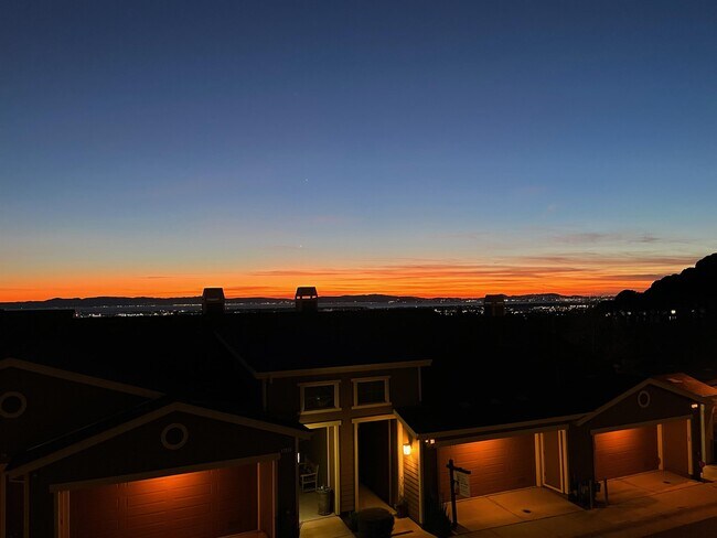 6492 Bayview Drive, Oakland, CA 94605 photo 4