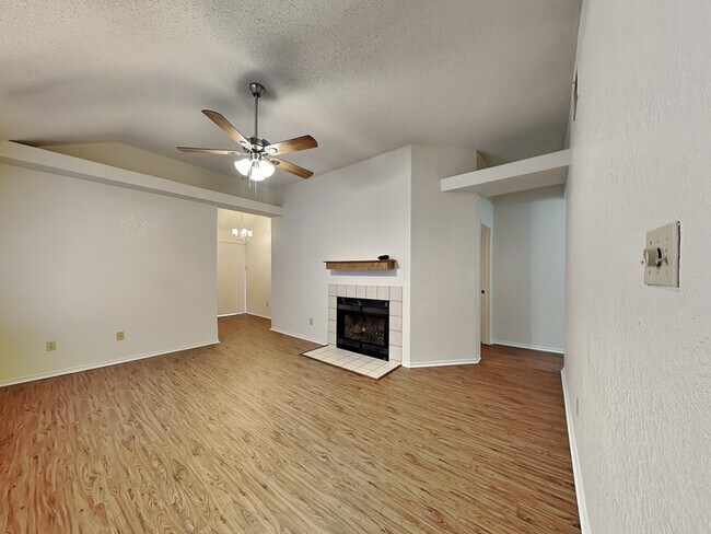 8529 Gatlinburg Drive, Fort Worth, TX 76123 photo 2
