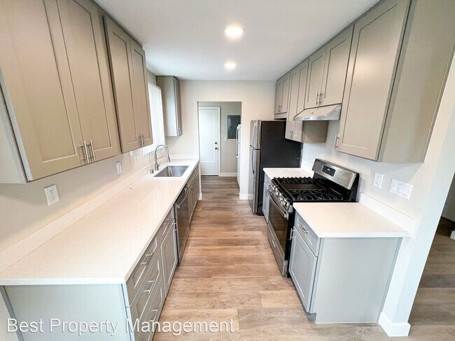 745 Fargo Ave photo 3