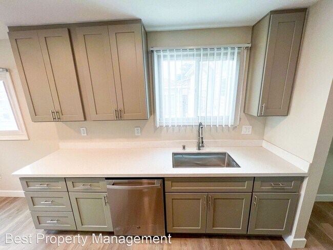 745 Fargo Ave photo 5