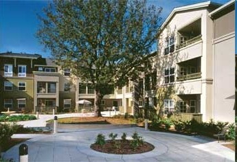 Oak Circle Apartments photo 2