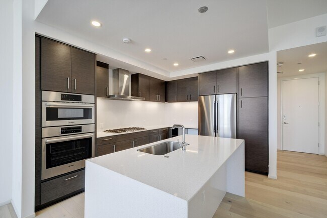 301 West Ave Austin, TX 78701 photo 4