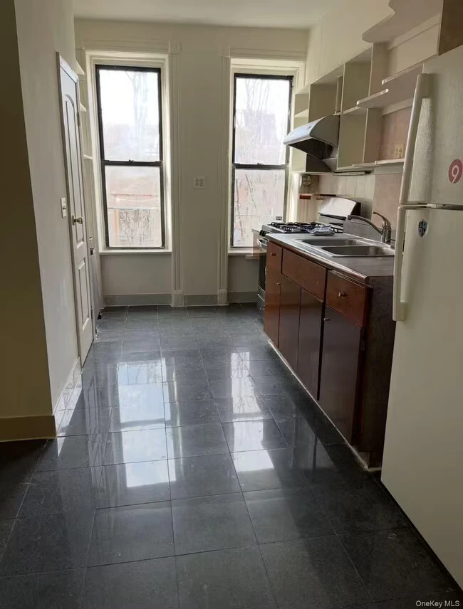 185 Menahan St Brooklyn, NY 11237 photo 5