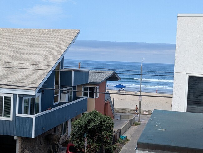 722 Sunset Ct San Diego, CA 92109 photo 2