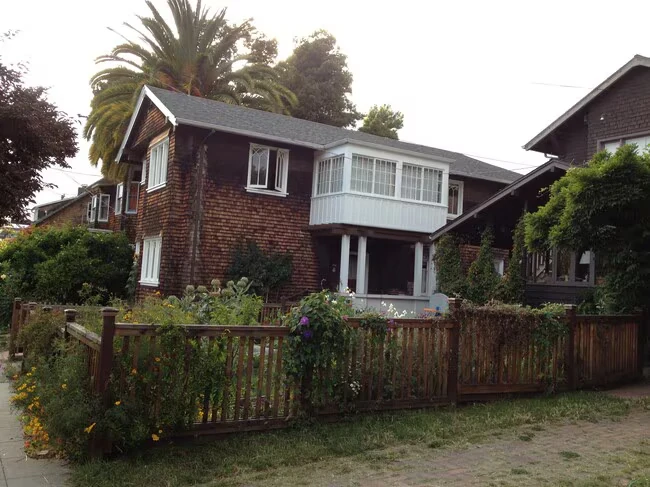 2615 Parker St Berkeley, CA 94704 photo 3