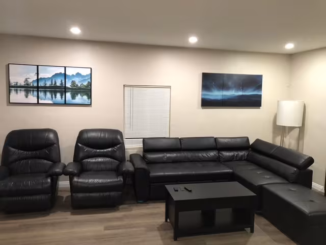 5304 Trinidad Way - Room 2 photo 2