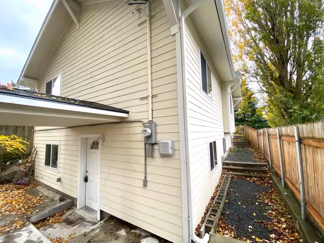 5503 5th Ave NE Seattle, WA 98105 photo 2