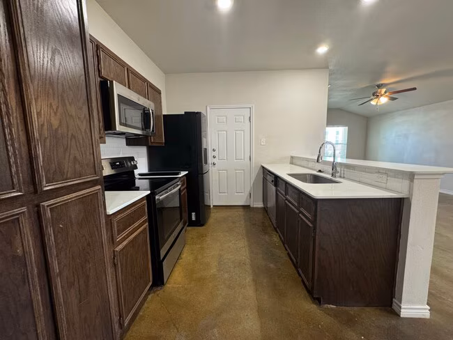 108 Lowes Blvd Killeen, TX 76542 photo 4