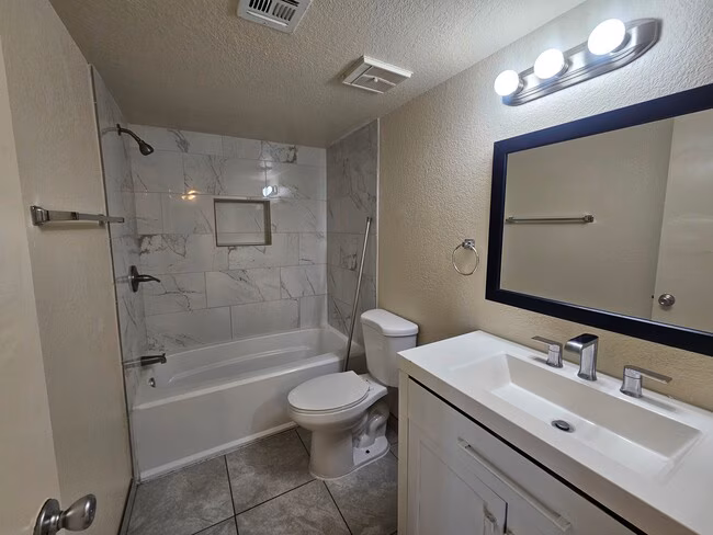 Silverwood Apartments photo 3