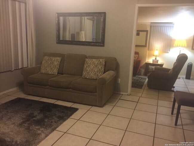 7031 Symphony Ln San Antonio, TX 78214 photo 5