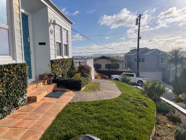 1828 Guy St San Diego, CA 92110 photo 2
