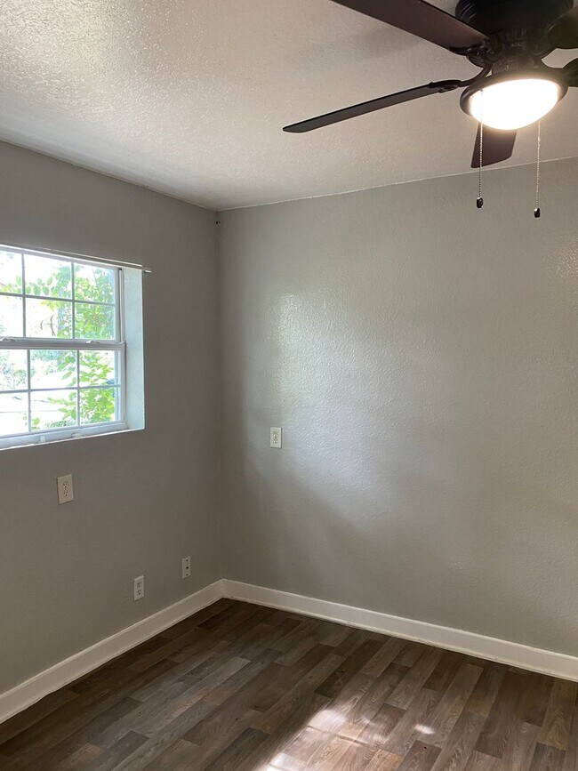 602 Lovett Ave San Antonio, TX 78211 photo 3