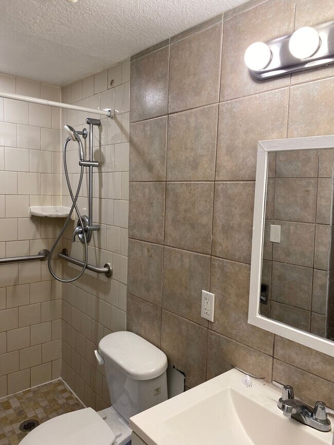 602 Lovett Ave San Antonio, TX 78211 photo 5