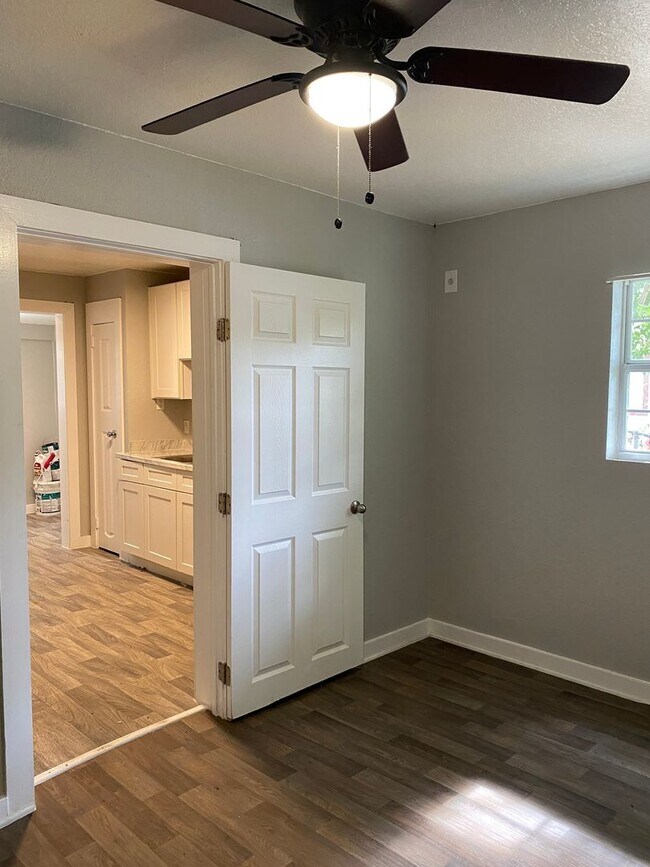 602 Lovett Ave San Antonio, TX 78211 photo 4