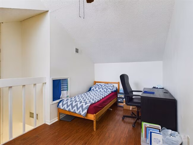 908 Poplar St Austin, TX 78705 photo 5