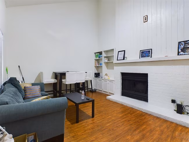 908 Poplar St Austin, TX 78705 photo 2