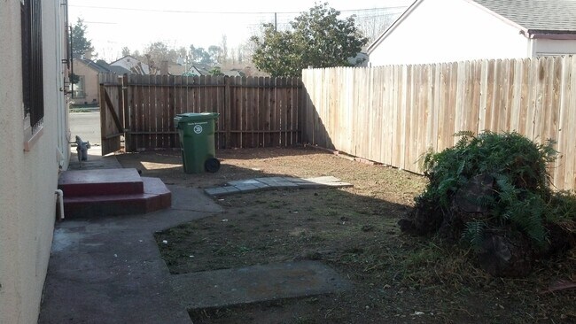 Spacious 2 Bedroom 1 Bath House in Oakland photo 5