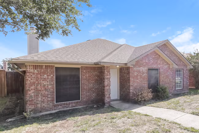 1504 Taylor Dr - SFHT photo 3