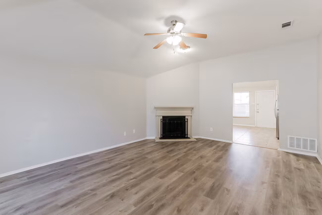 1504 Taylor Dr - SFHT photo 4