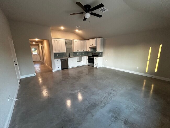 1400 East Dry Creek Road, Poolville, TX 76487 photo 4