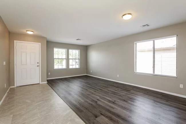 1715 W St Catherine Ave Phoenix, AZ 85041 photo 4