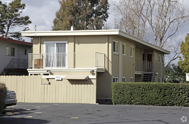 Villa Grove Apartments photo 2