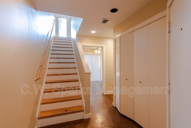 2724 Shelby Ave Dallas, TX 75219 photo 5