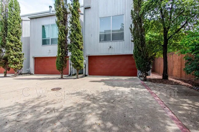 2724 Shelby Ave Dallas, TX 75219 photo 2