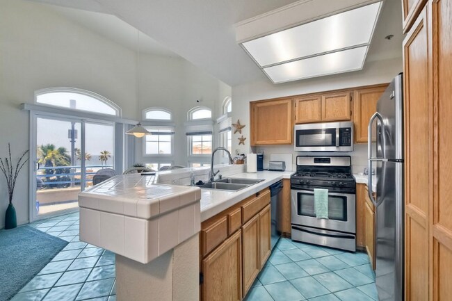 400 N Pacific St Oceanside, CA 92054 photo 2