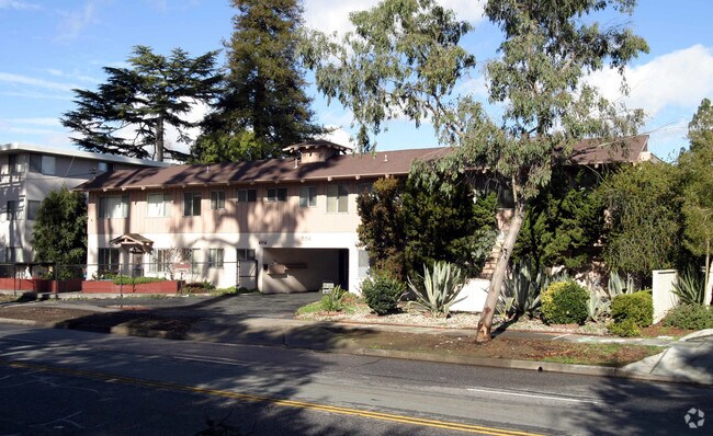 Clarie Court Apartments photo 2