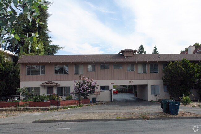 Clarie Court Apartments photo 3