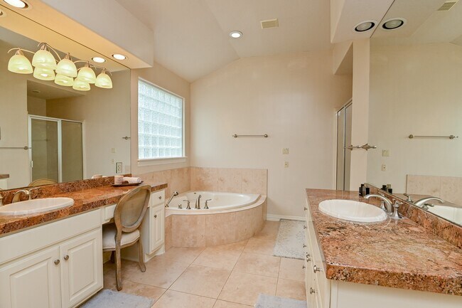 14206 Jade Cove Drive, Houston, TX 77077 photo 4