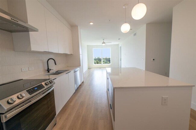 1701 Simond Ave Ave Austin, TX 78723 photo 4