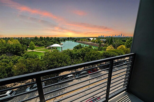1701 Simond Ave Ave Austin, TX 78723 photo 2