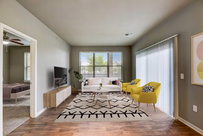 Gateway Oaks Apartments photo 2