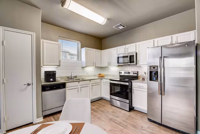 Gateway Oaks Apartments photo 4