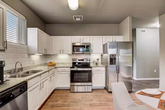Gateway Oaks Apartments photo 3