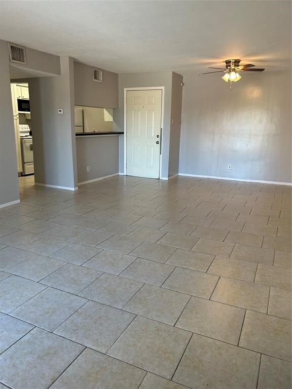 206 Plaza Verde Dr Houston, TX 77038 photo 3