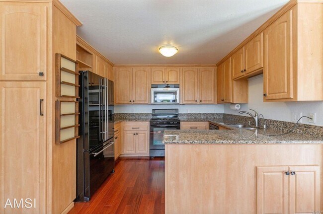 141 Nantucket Cove, San Rafael, CA 94901 photo 3